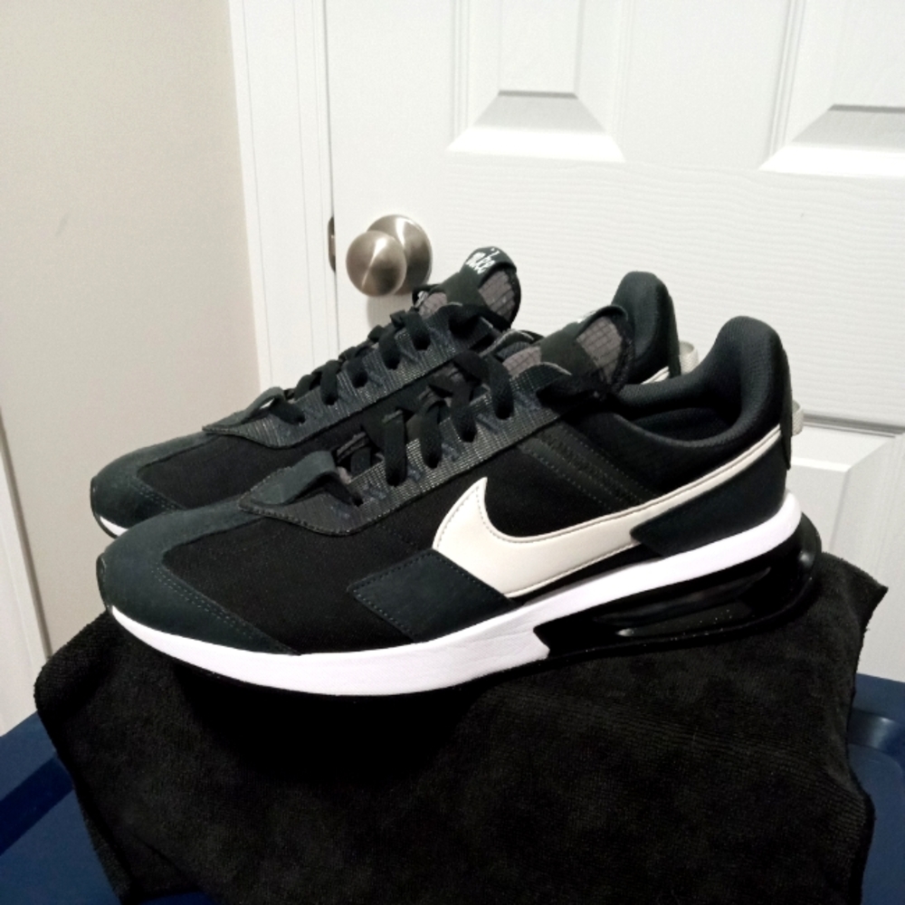 Men's Nike Air Max Pre-day Size 11